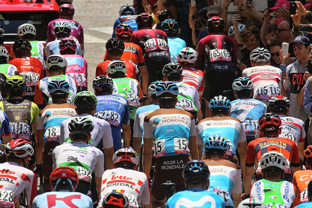 The peloton starts stage 19 of the Giro d'Italia