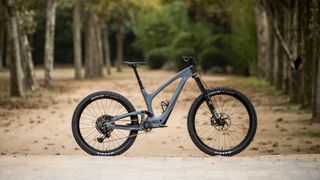 The new Bold Unplugged enduro mountain bike side on in grey