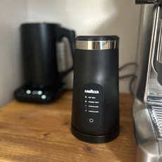 Testing the Lavazza milk frother at home 