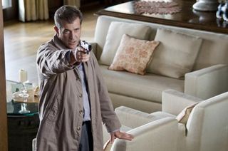 Edge of Darkness - Mel Gibsonâ€™s grief-stricken Boston cop, Thomas Craven, seeks revenge for his daughterâ€™s murder