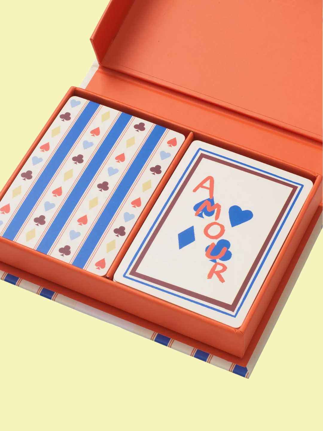 A set of two playing cards from Papier