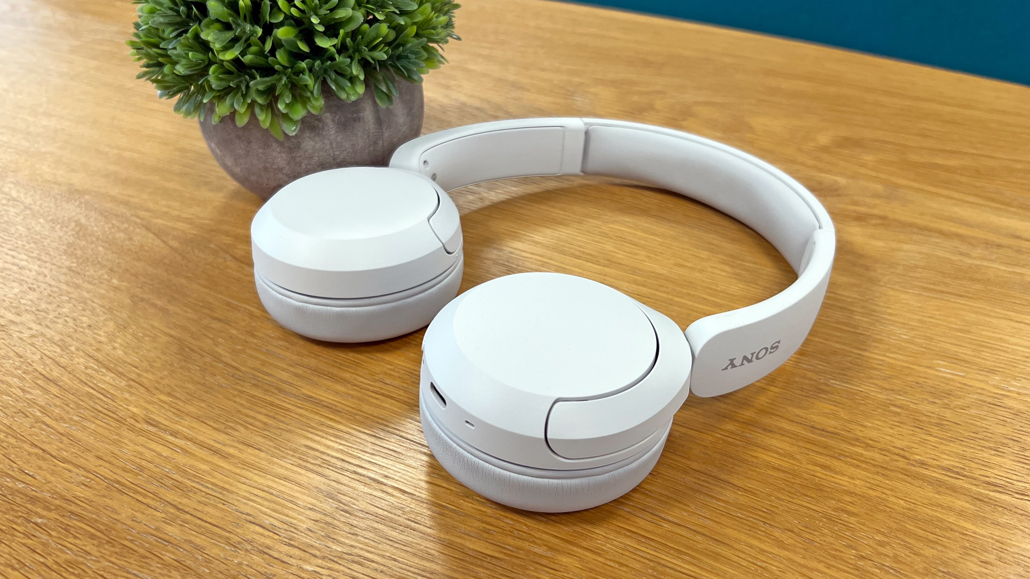 Sony, White