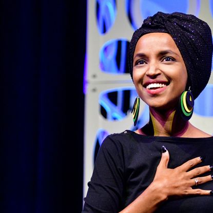 Face, Blue, Yellow, Talent show, Forehead, Performance, Smile, Event, Speech, Singing, 