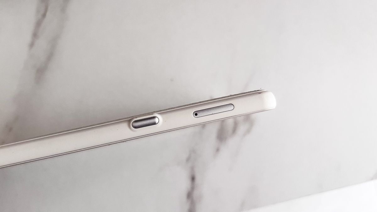 The custom button and microSD card tray on the Onyx Boox Palma 2