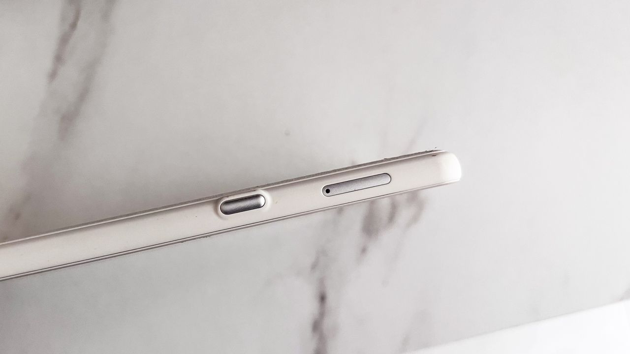 The custom button and microSD card tray on the Onyx Boox Palma 2