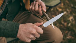 how to choose a camping knife