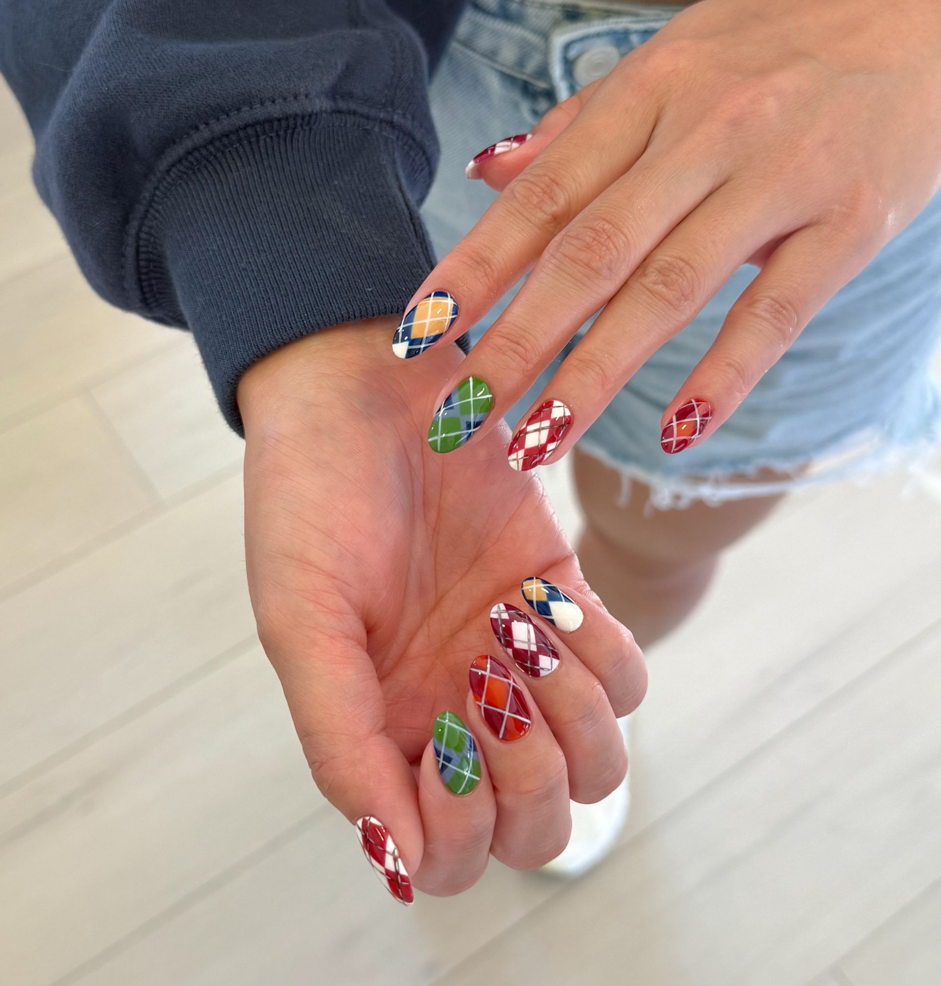 plaid lines crisscrossing the nails in a checked design