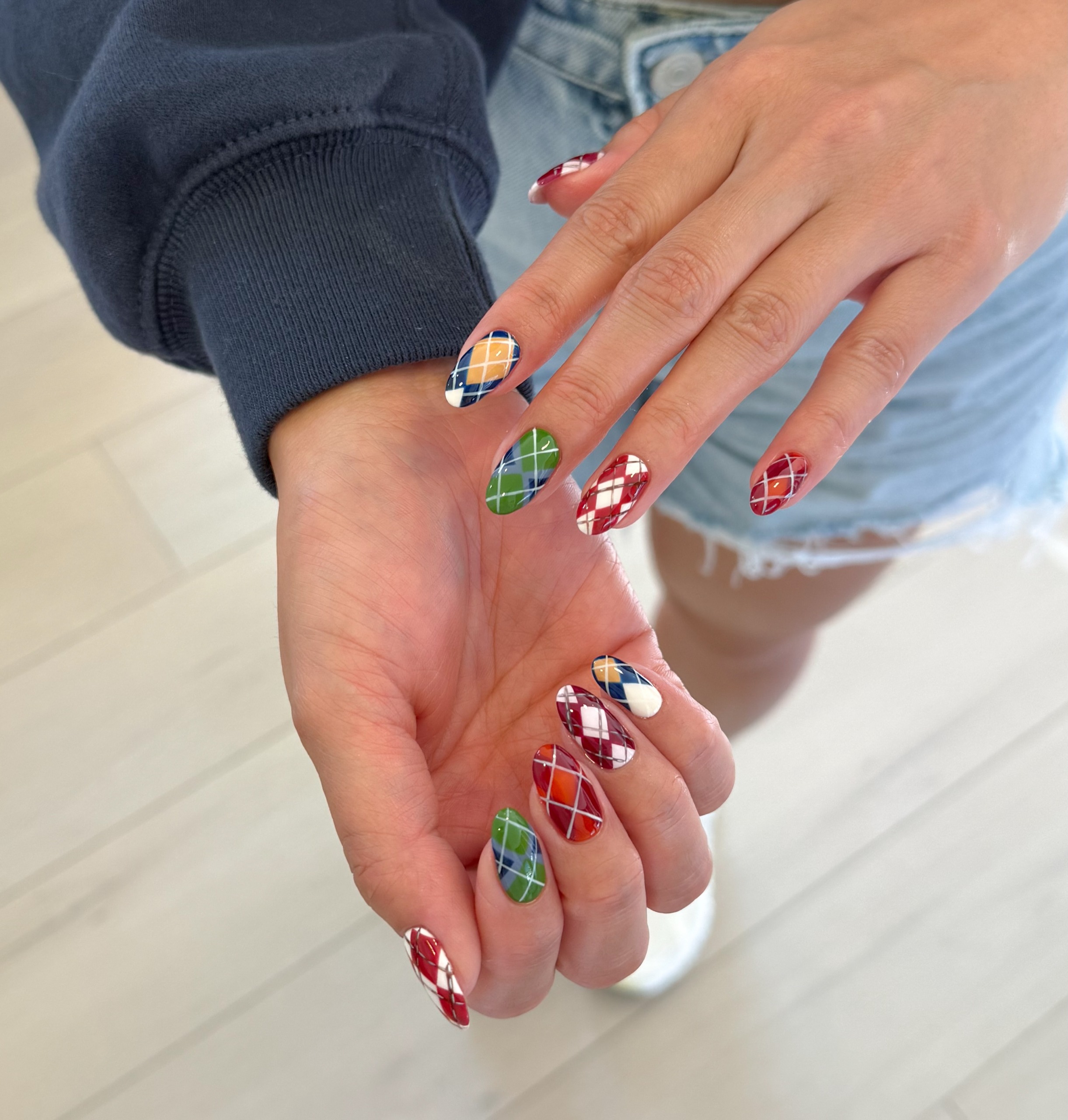 plaid lines crisscrossing the nails in a checked design