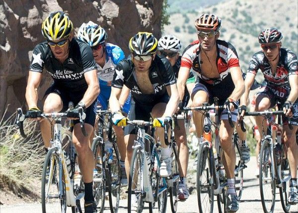 Armstrong setting the pace of the lead group on stage one