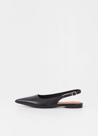zsjs7hFSZSNQsgeUxYjstY-320-80 قامت داكوتا جونسون بتبديل الصنادل لاتجاه شقق Slingback