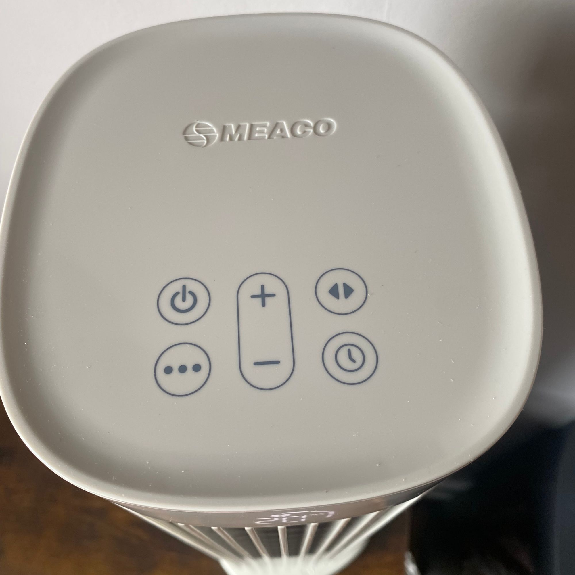 Control panel of the Meaco Sefte Tower Fan