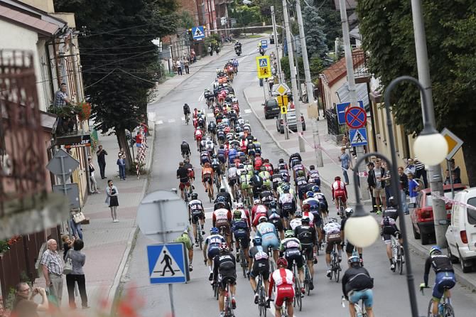 The peloton during stage 4 of the Tour of Poland