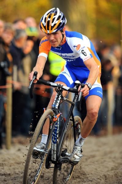 Bart Aernouts (Rabo-Giant) balances in the sand