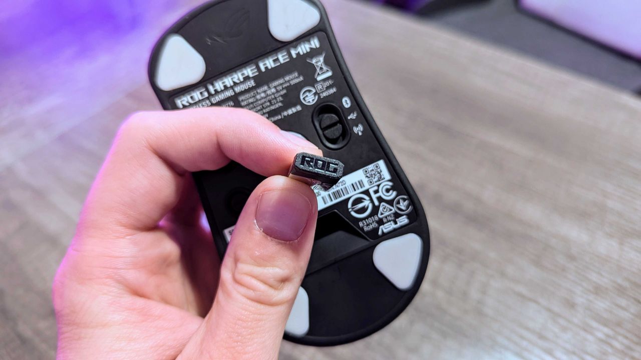 Image of the ASUS ROG Harpe Ace Mini wireless gaming mouse.
