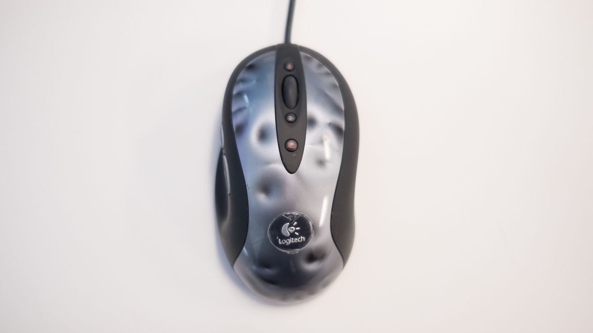 The legendary Logitech MX518 gaming mouse