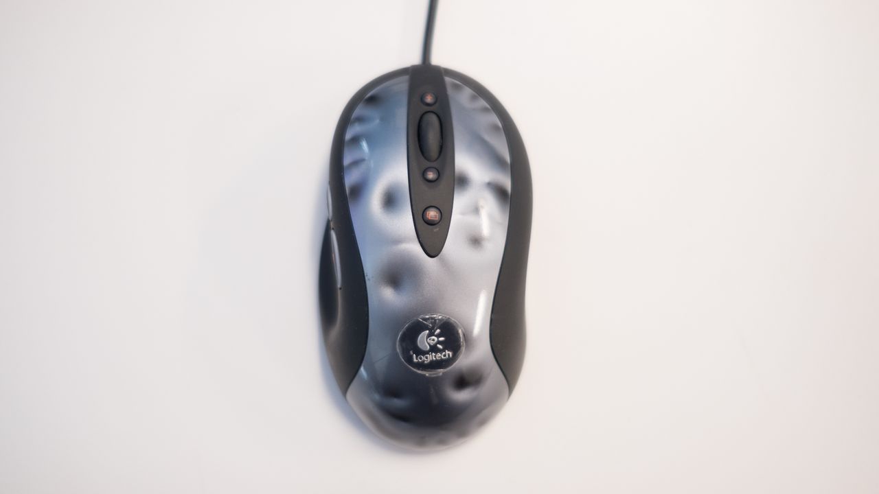 The legendary Logitech MX518 gaming mouse