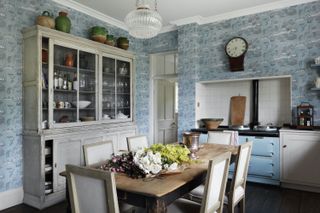 country wallpaper ideas for kitchens