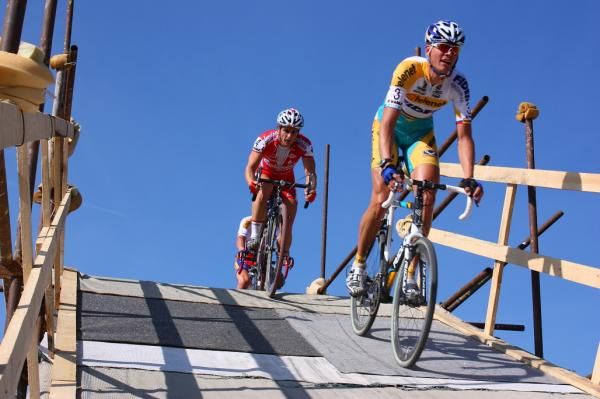 Petr Dlask (Fidea) and Martin Bina (Budvar Tabor) at the front early in the race.