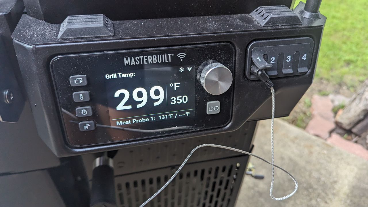 Masterbuilt Gravity Series&reg; XT Digital Charcoal Grill + Smoker