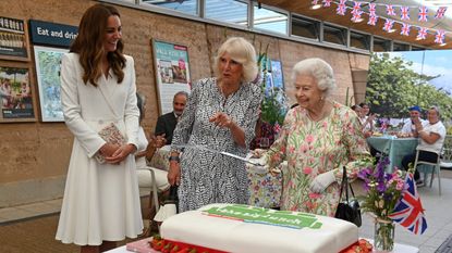 Queen cutting cake with sword video'