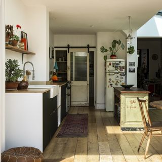 Husk kitchen with green vintage prep table