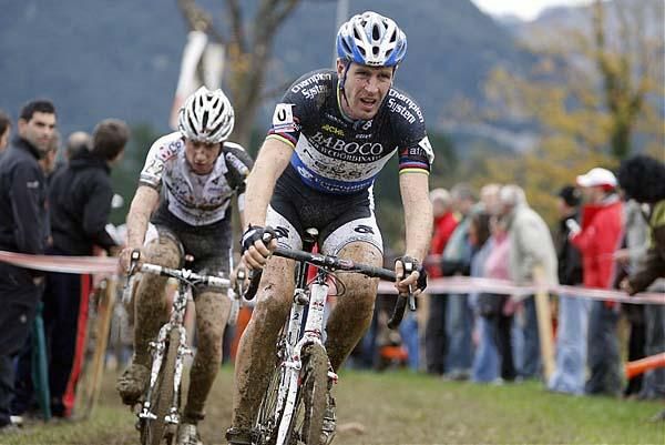 Erwin Vervecken and Radomir Simunek (BKCP Powerplus) race each other.