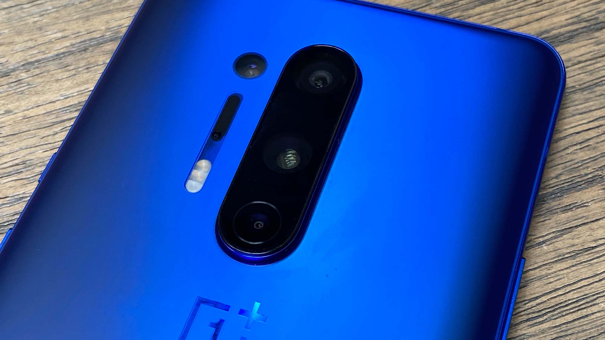 Камера oneplus 8 pro видит сквозь одежду