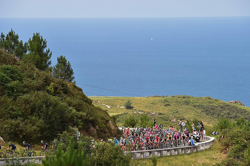 The peloton racing along the scenic coastline at the Clasica San Sebastian