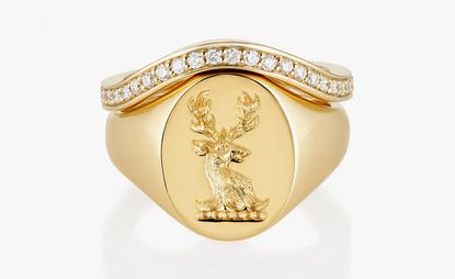 Keeper ring with yellow gold with diamonds (top) and Signet ring