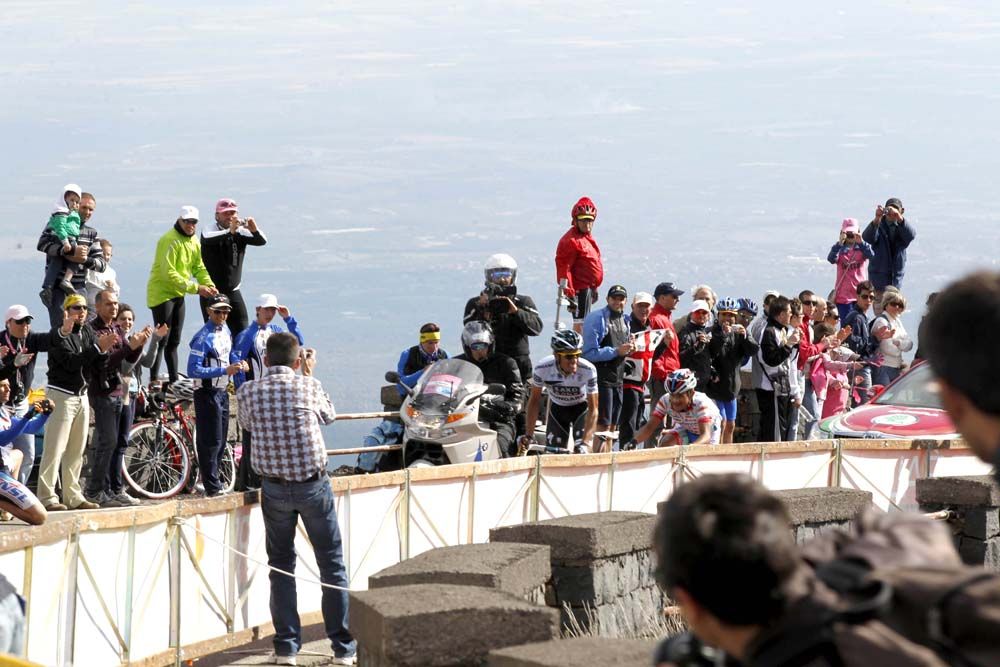 High up on Mount Etna at the 2011 Giro, Alberto Contador assesses Jose Rujano's form