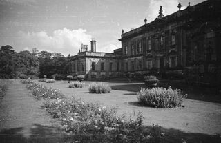 Plant, Monochrome, Garden, Monochrome photography, Black-and-white, History, Mansion, Palace, Landscaping, Estate,