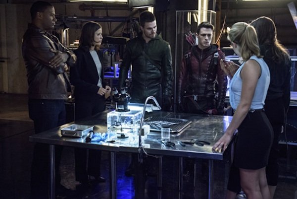 New Arrow And The Flash Crossover Highlights The Boomerang Killer And ...