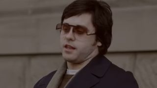 Jared Leto with sunglasses on as Mark David Chapman in Chapter 27