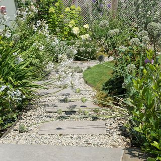 garden area with stepping-stone slabs and gravel