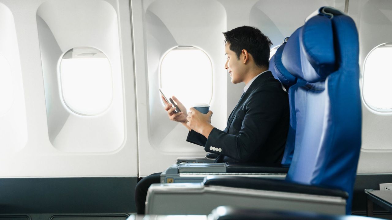 MoneyWireDaily — United Is Selling an Empty Middle Seat. Is It Worth the Upgrade?