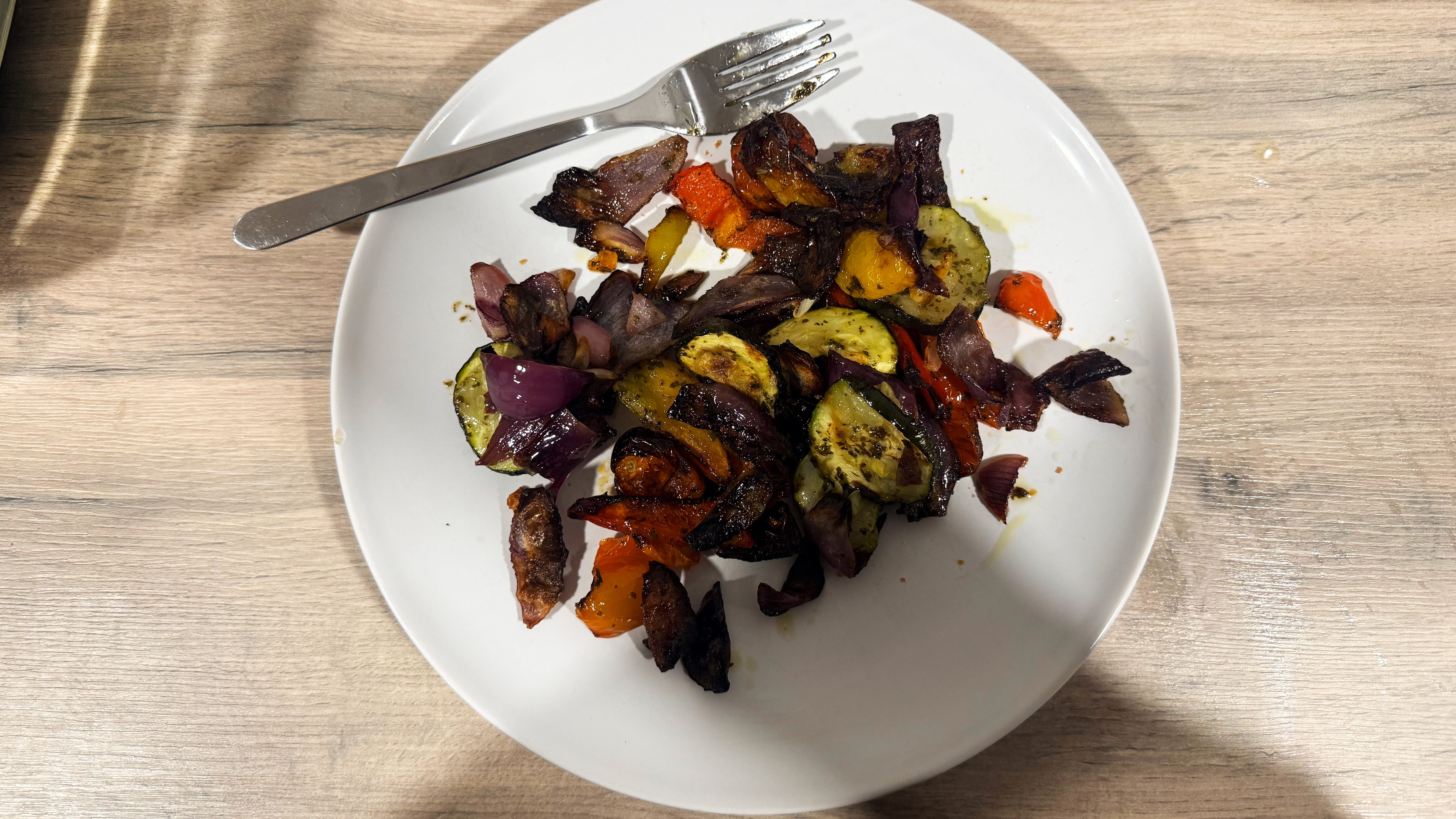 photograph of food cooked in the kismile roasti glass bowl air fryer