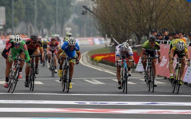 An intermediate sprint goes to Vitaliy Buts