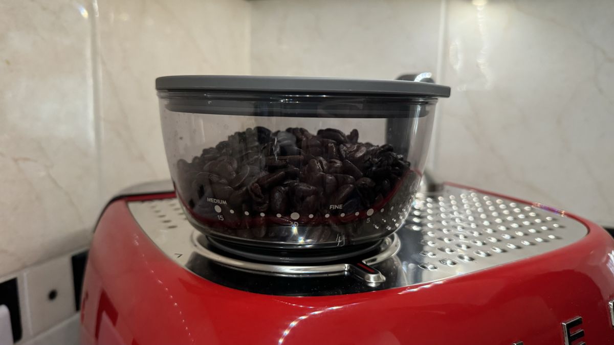 Smeg Espresso Coffee Machine EGF03 bean hopper