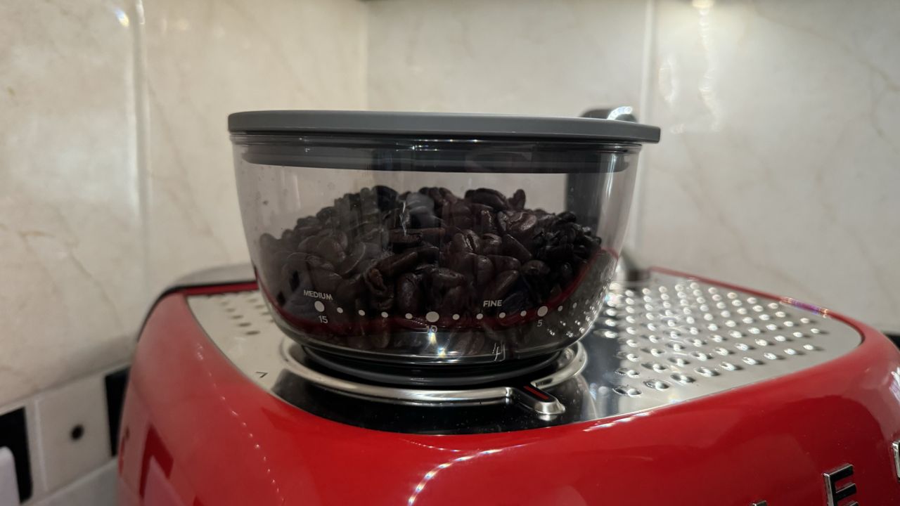 Smeg Espresso Coffee Machine EGF03 bean hopper