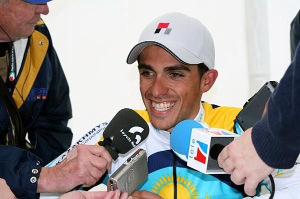Contador's press conference is always attended by lots of Spanish media.