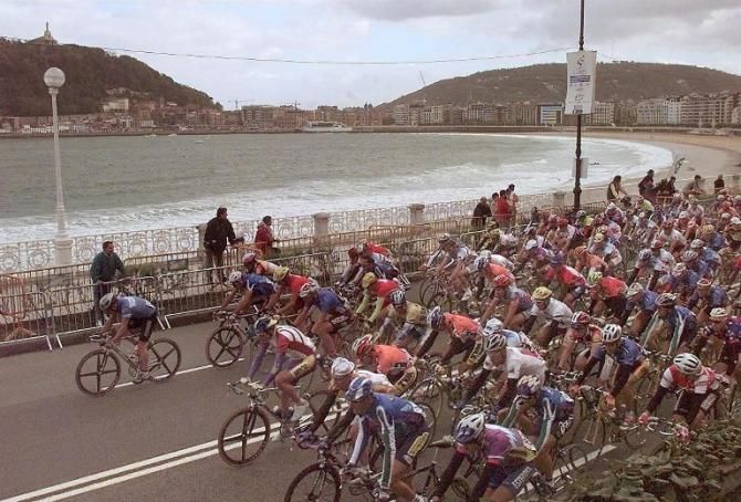 1997 Worlds: Check out the Spinergy wheels in action amidst the men's peloton in San Sebastian, Spain for the world championship road race