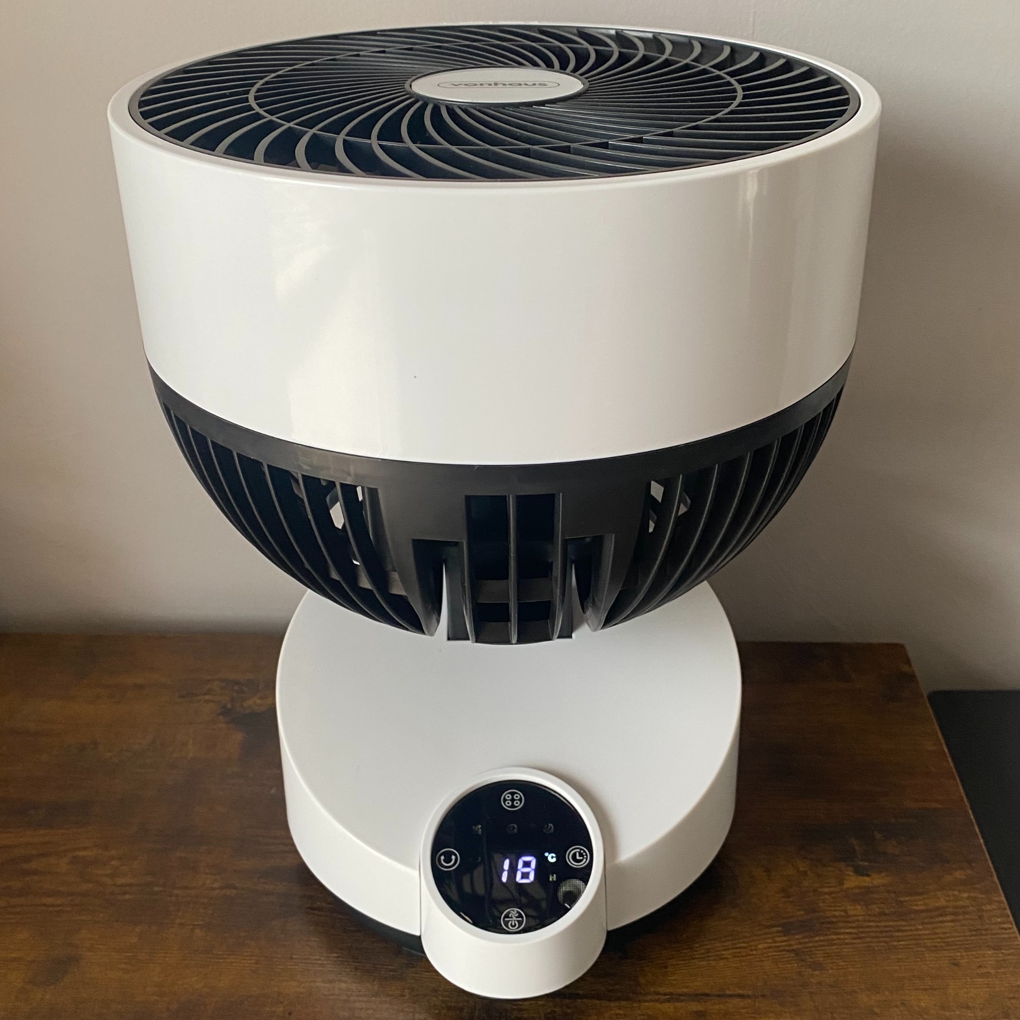 Maximum vertical tilt of the Vonhaus Air Circulator Cooling Fan with the fan head pointing to the ceiling