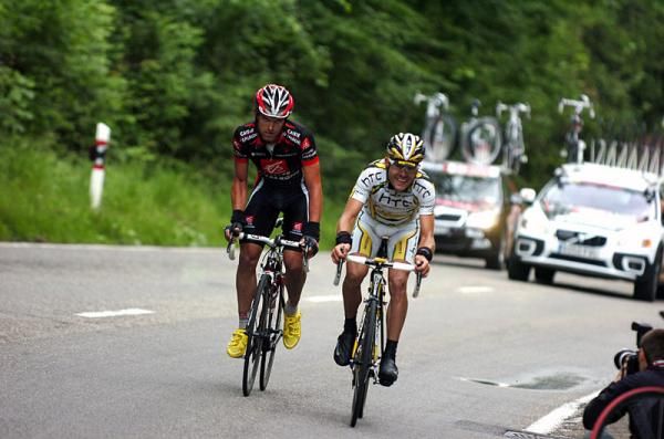Jose Joaquin Rojas Gil (Caisse d'Epargne) and Maxime Monfort (HTC - Columbia) in pursuit of Rui de Costa.