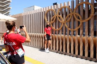 olympic athletes taking photos of themselves