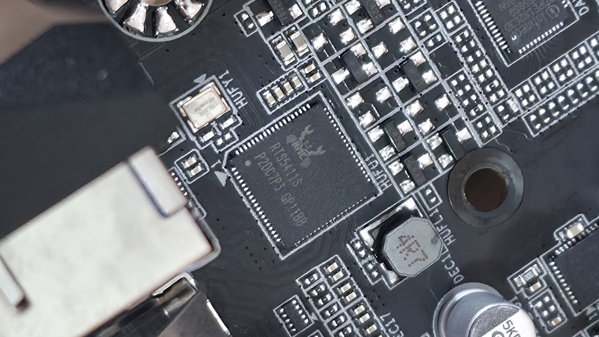 Gigabyte X870 Aorus Stealth - ICs