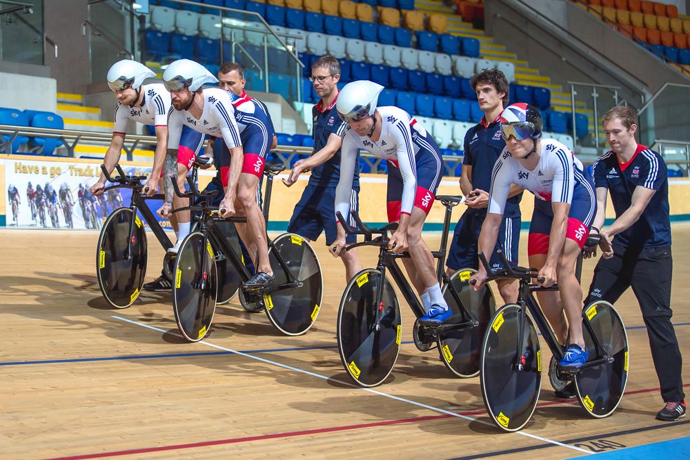 The men's pursuit team come out of the blocks