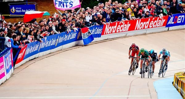 The chase group sprints in for second place on the Roubaix velodrome.