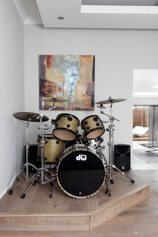A space in the house with a built-in stage for keeping the drum set