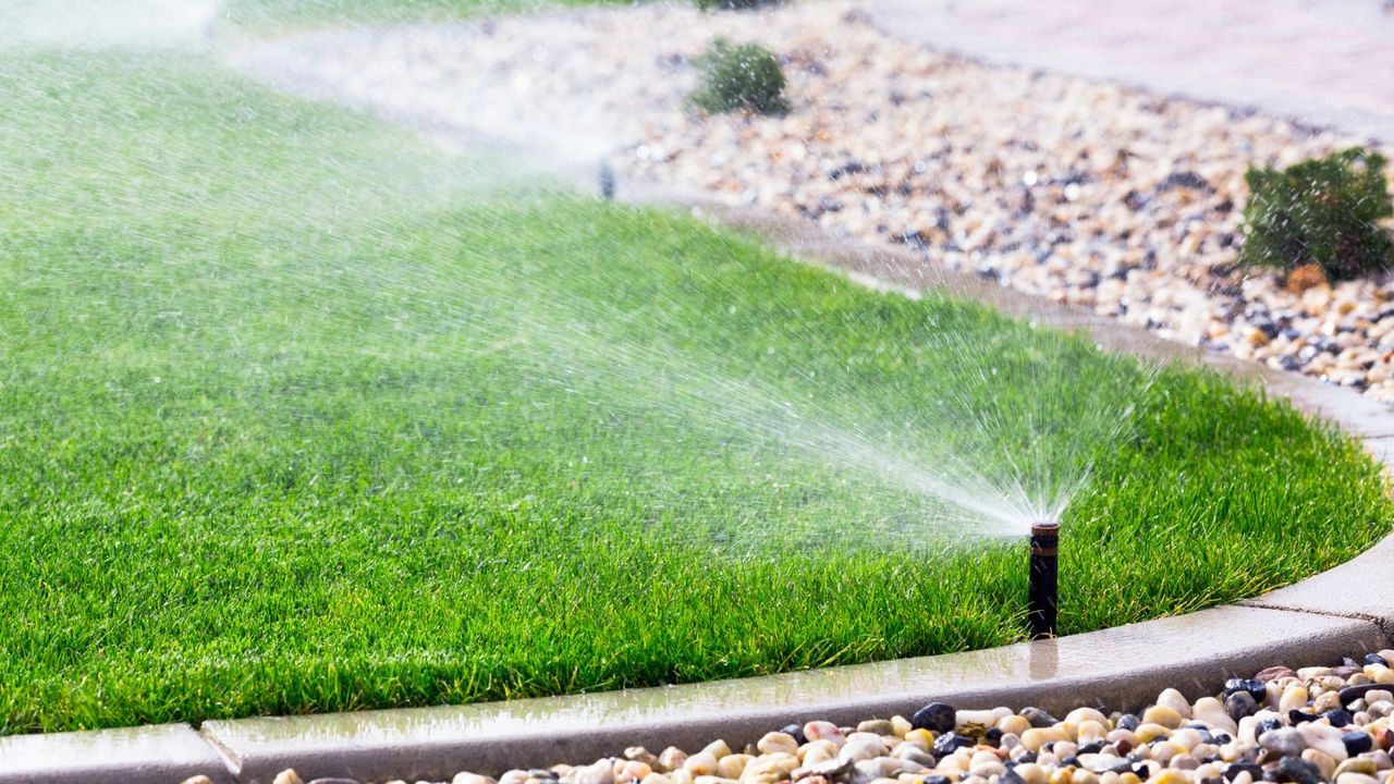 A lawn sprinkler