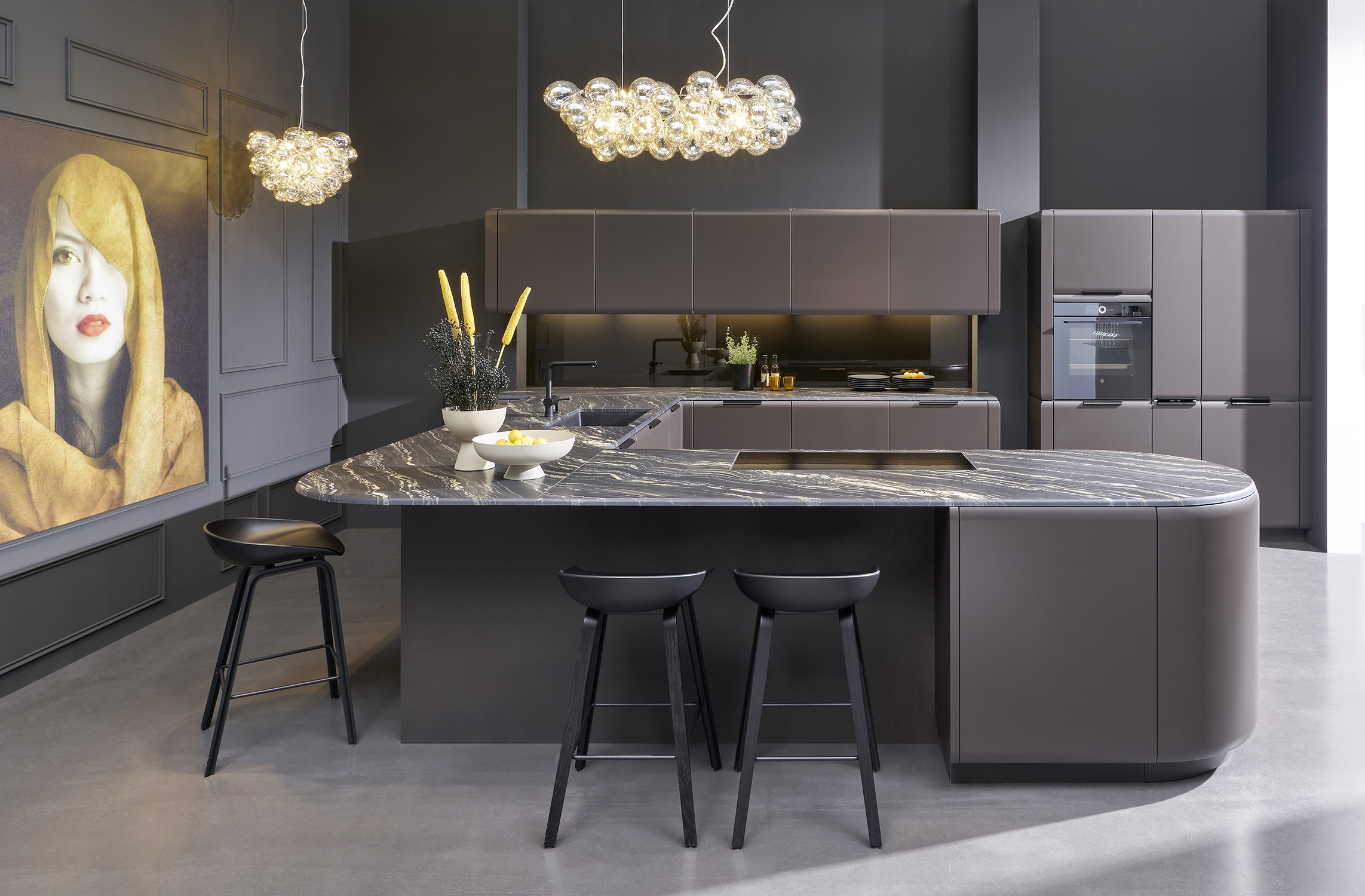 kitchen trends 2022 - rounded edges on a black island